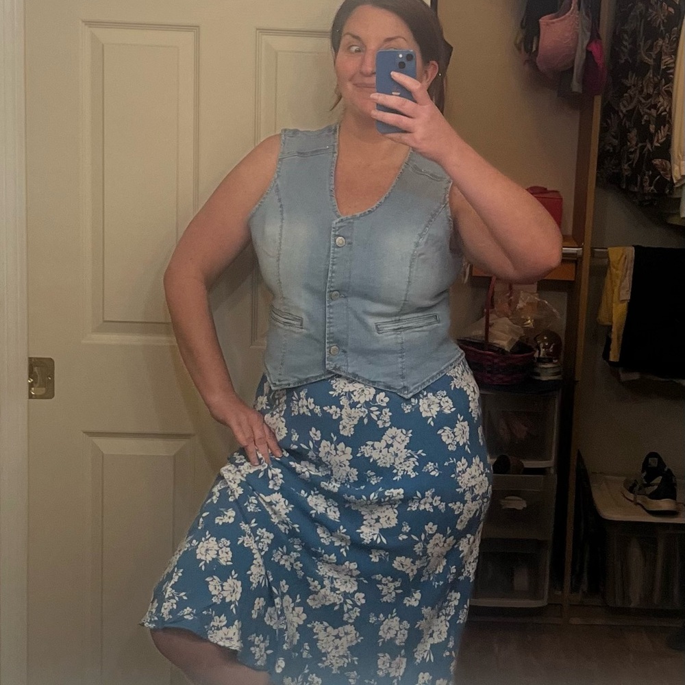Blue Midi Skirt with Flowers, new w/o tags - Picture 9 of 9